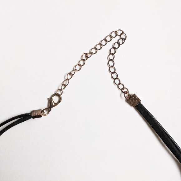 Velvet Choker with purple pendant - Picture 4 of 8